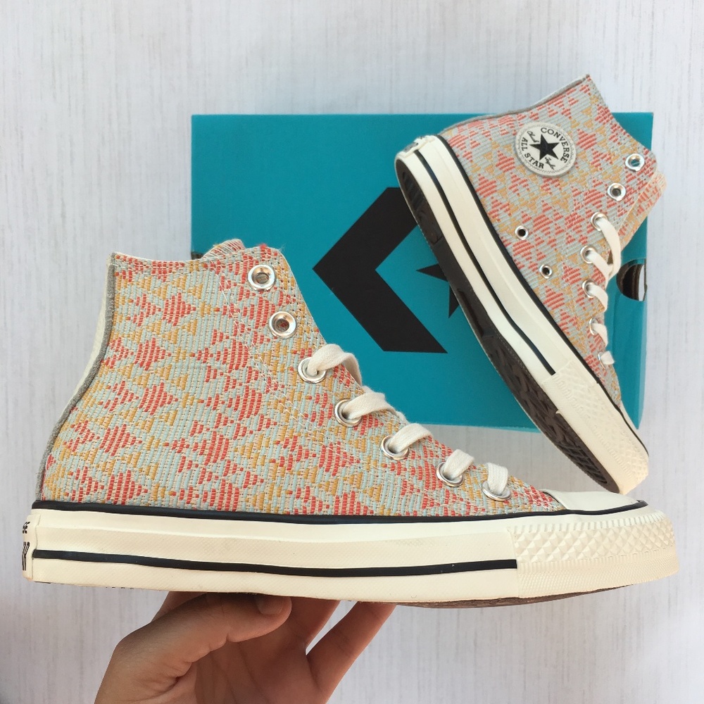 Converse Women's  Chuck Taylor !Clearance price!